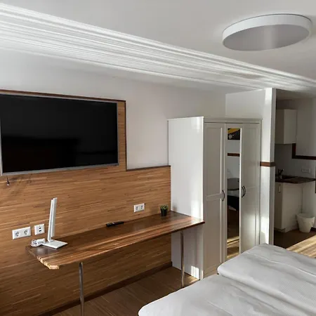Отель Schoene Aussicht Renoviert 3*