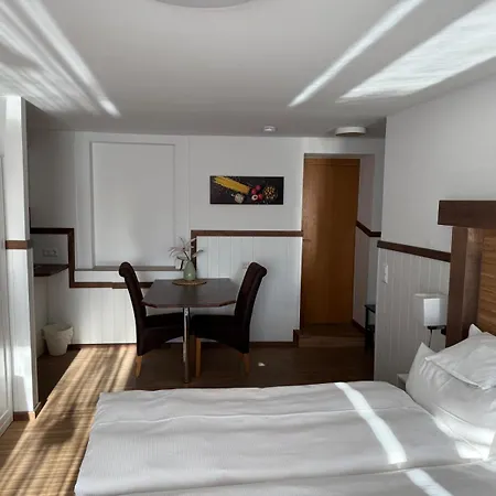 Отель Schoene Aussicht Renoviert 3*